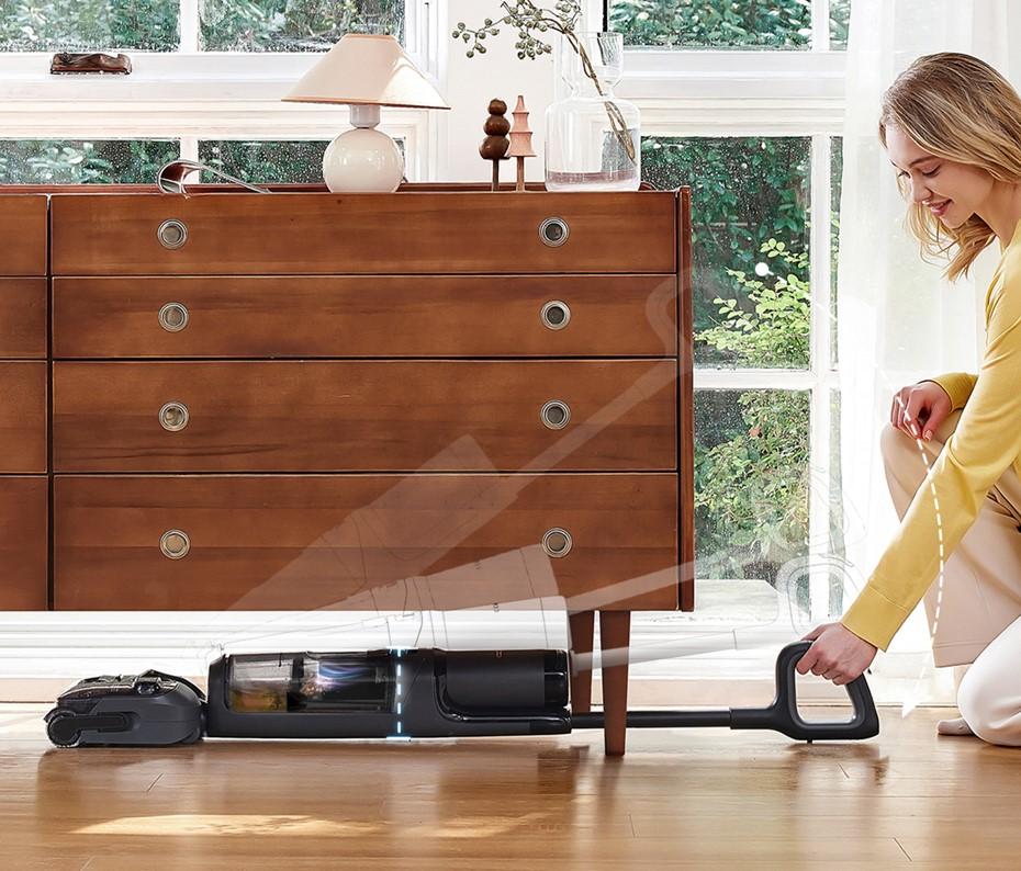 Cleaning even under furniture thanks to 180° folding and a height of only 13 cm